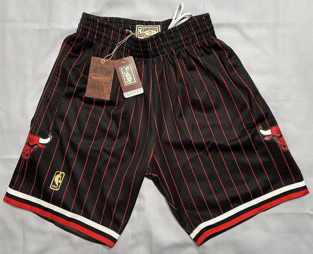 NWT Mitchell & Ness Chicago Bulls 96-97 NBA Alternate Swingman Mens Small Shorts